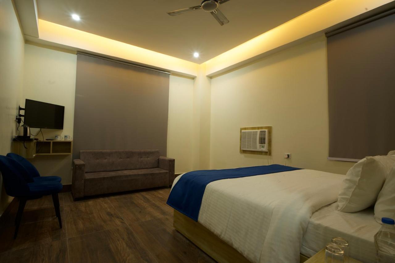 Dolphin Club Hotel Chinhat Luaran gambar