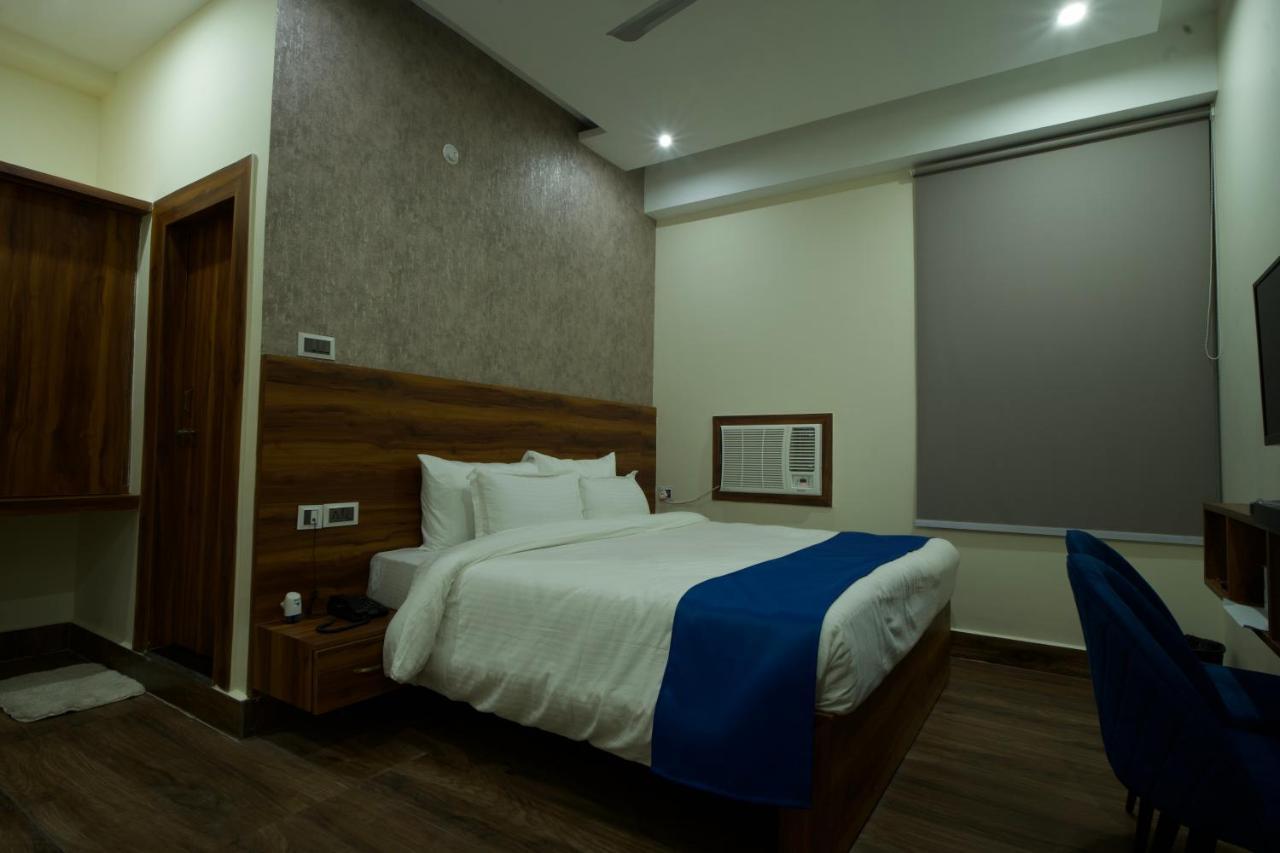 Dolphin Club Hotel Chinhat Luaran gambar