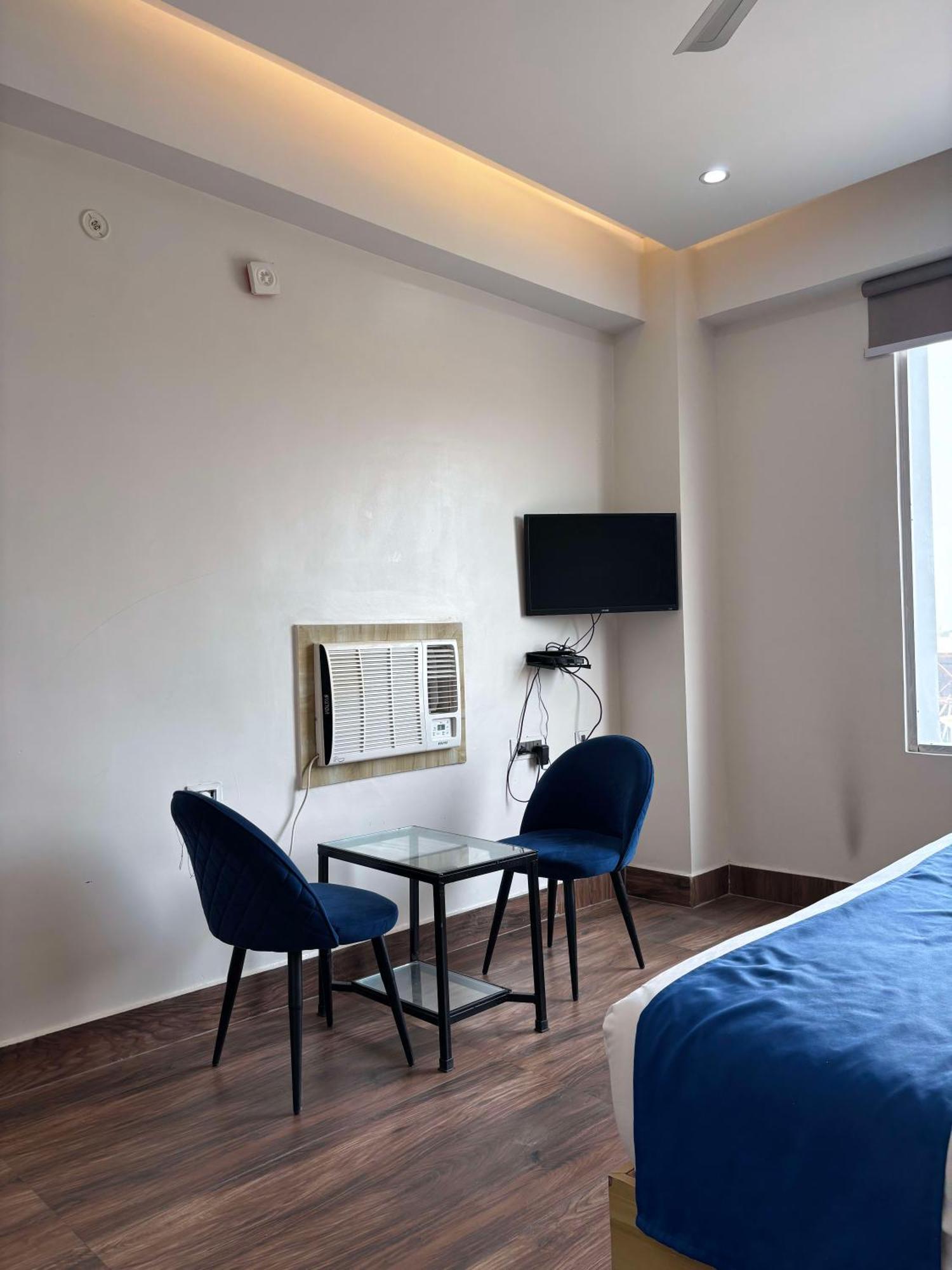 Dolphin Club Hotel Chinhat Luaran gambar